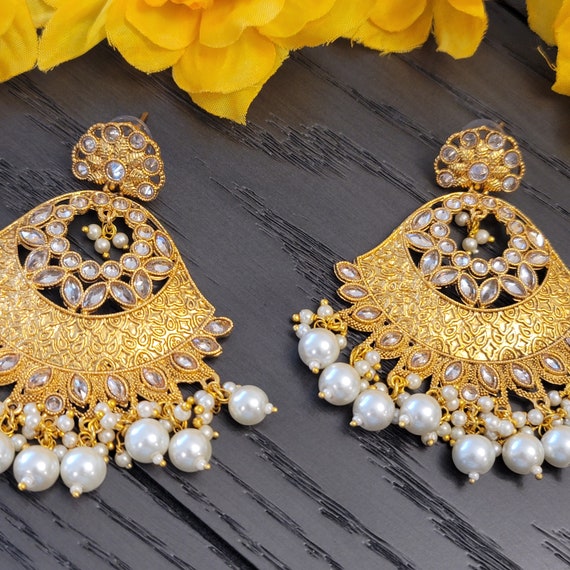 Gold Finished Emerald Kundan Jhumki Earrings by PTJ – Punjabi Traditional  Jewellery