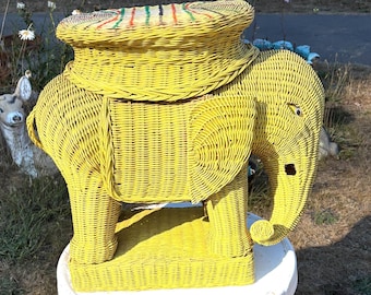 Vintage 60s Wicker Rattan Elephant Stand Green with Painting Boho MCM Plant Stand Side Table Great Condition