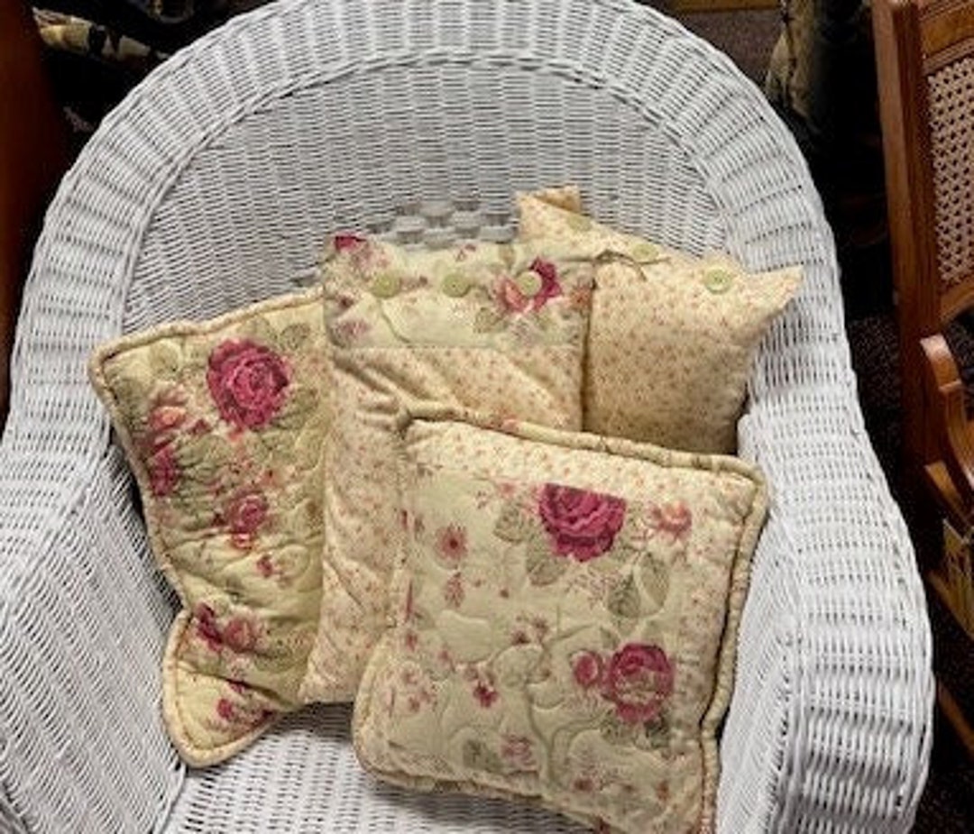 Picture of Vintage Decorative Throw Pillows Set of 4 Pink & off White Flowered ...