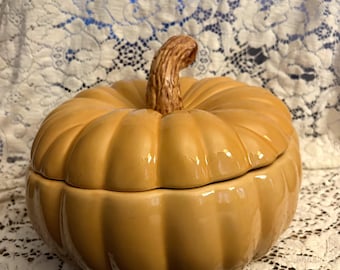 Vintage Williams and Sonoma Pumpkin Soup Tureen Bowl with Lid Large Dining Serving Bowl Halloween and Thanksgiving Table Decoration