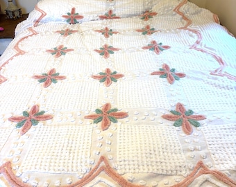 Vintage Chenille Bedspread White with Peach Coral Flowers Queen Size Bed Cover Fits Double as Well Vintage Linens EXCELLENT