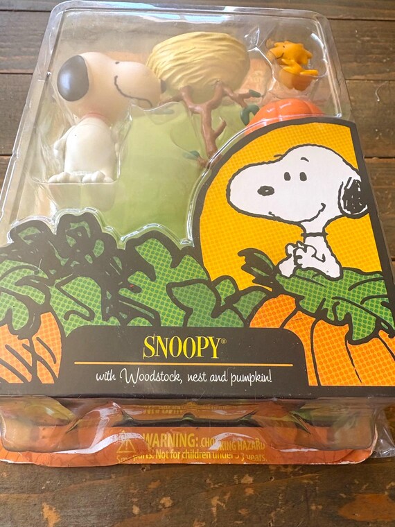 Vintage Its the Great Pumpkin Charlie Brown Play Set Snoopy Set