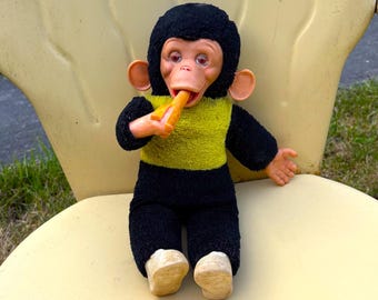Peluche vintage de los años 50, modelo pequeño de Mr. Bim Zip Zippy Monkey con plátano. Cara, manos y zapatos de goma. Chimpancé estilo Rushton, 38 cm de alto.