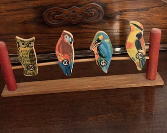 Juguete de tiro al blanco de madera estilo años 30: Cinco pájaros sabios que giran.