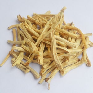 May include: A pile of dried, light brown, thin, fibrous sticks. The sticks are about 10 cm long and are arranged in a random pattern.