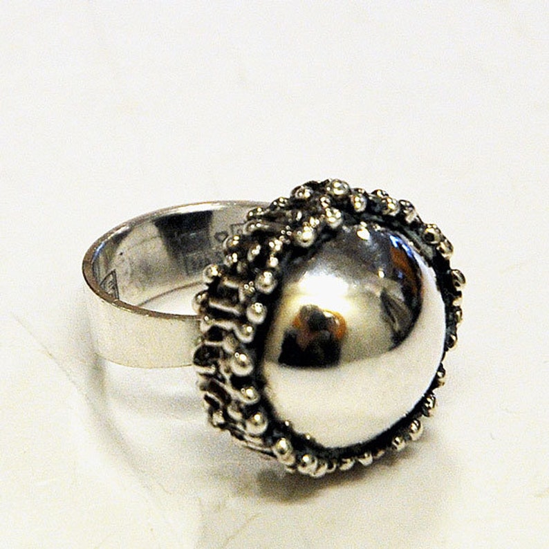 Finland 1971 Vintage concave silverring with texture by Erik Granit