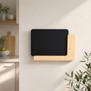 Universelle Tablethalterung aus Esche Massivholz, Tablet Wandhalterung mit Ladefunktion, iPad Halter Wand, Smart Home Tablet Halter