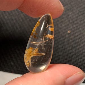 Natürlicher Gold Rutilquarz / Teardrop Rutilkristall / Bergkristall klarer Quarz / Heiler / Goldener Nadelkristallanhänger / Udrilled / Schmuckherstellung / 3g 26 * 11 * 8mm