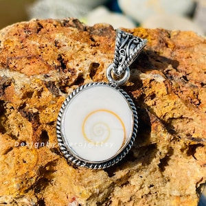 Round Shiva&#39;s Eye Pendant, 925 Sterling Silver Pendant, Mother of Pearl Lining, Shiva Pendant, Shiva Eye Necklace, Eye Santa Lucia Necklace