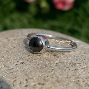 Anillo sencillo de hematita natural con forma redonda - Anillo de piedras preciosas - Anillo de plata de ley 925, Anillo de hematita - Joyería artesanal, Anillo para mujer, Anillo de regalo imagen 8