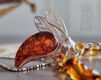 スターリングシルバーの琥珀の蜂のペンダント - 本物のバルト海