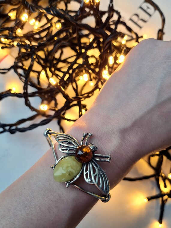 Amber bee bracelet online
