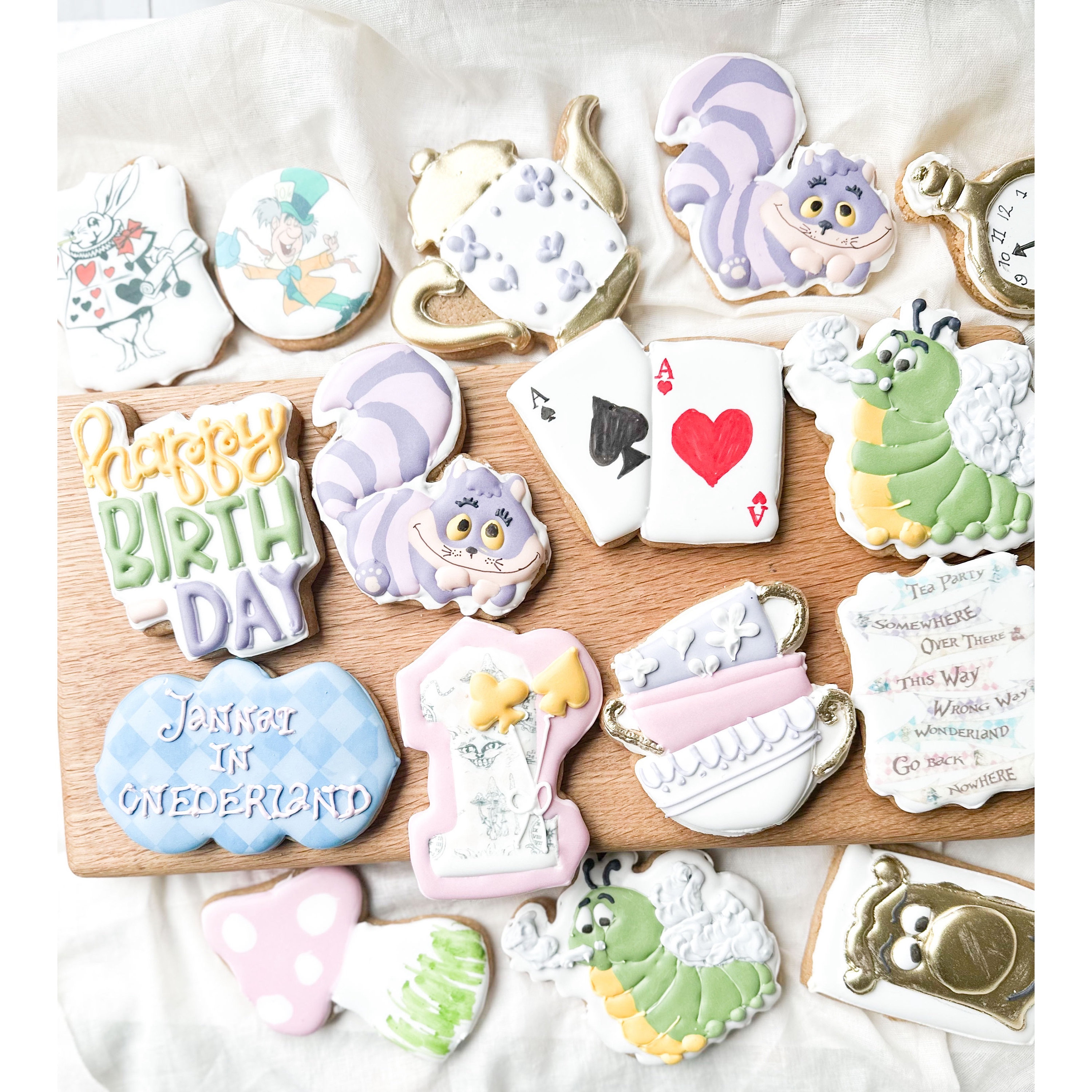 Myaa Sweets 様　不思議の国のアリスクッキーキーホルダー 駿河屋 -<中古>EAT ME クッキー 「ディズニー ふしぎの国の