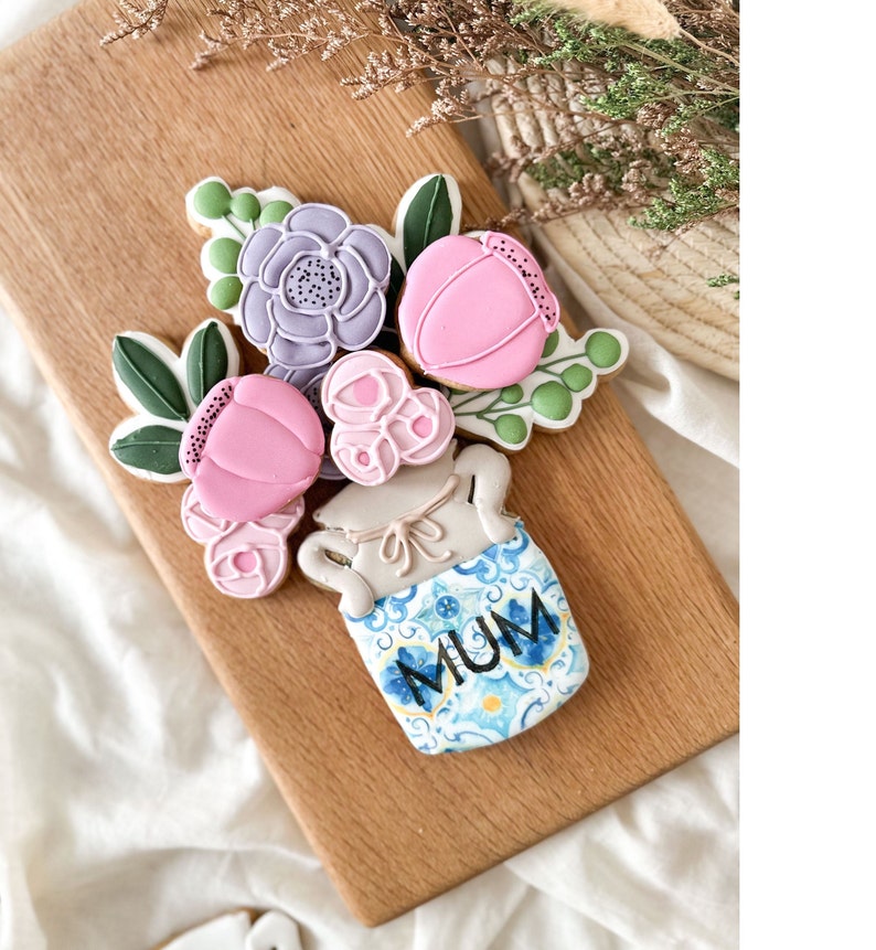 Mothers Day gift /Flower cookies for mothers day / mother day cookie / happy birthday mum/ gift for mum / gluten free cookie available image 3