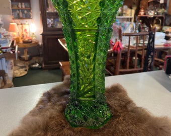 Vintage Green Vase 1960’s Daisy & Button Mid Century