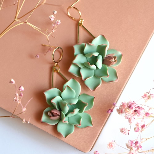Boucles d'oreilles succulentes : boucles d'oreilles faites à la main avec des plantes en argile, cadeau pour les amoureux de la nature