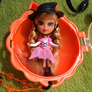 Dolls similar to polly pocket clearance