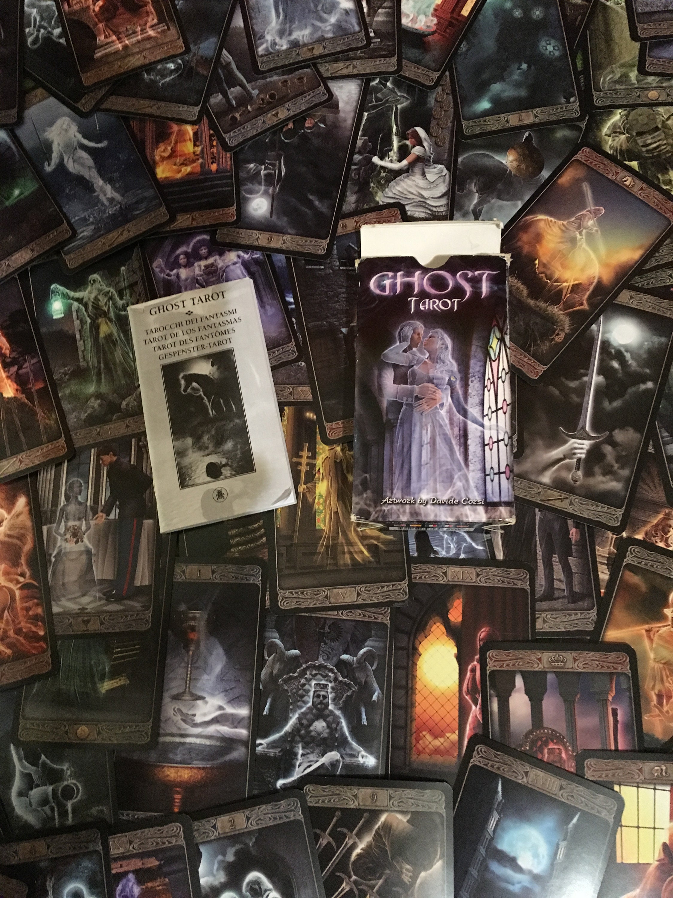 Ghosts & Spirits Tarot - The Fools Dog