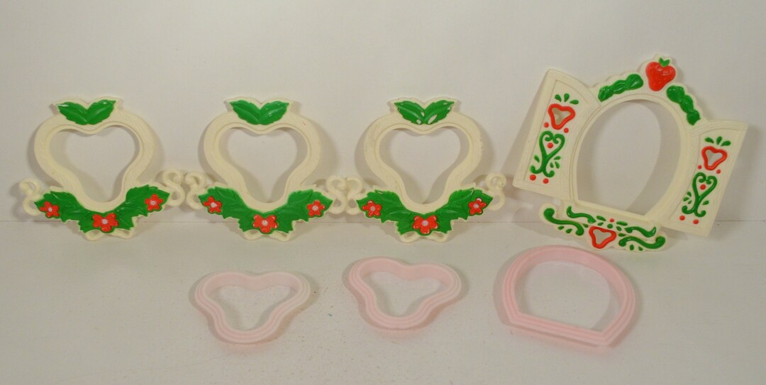 LOT DE 6 JOUETS ANCIENS BERRY HAPPY HOME (1983) - CHARLOTTE AUX FRAISES KENNER AVEC ACCESSOIRES