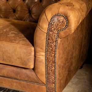 Buckeye Leather Chesterfield Sofa Fine Leather Furniture Tufted Rustic Elegant image 2