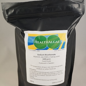 May include: A white bag with a yellow label that reads "HEALTHALGAE" and contains 1800 grams of Sodium Bicarbonate (NaHCO3, aka E500 or baking soda) Food Grade, produced in Sweden. The label also includes instructions for preparation of Spirulina growth medium or other food use.