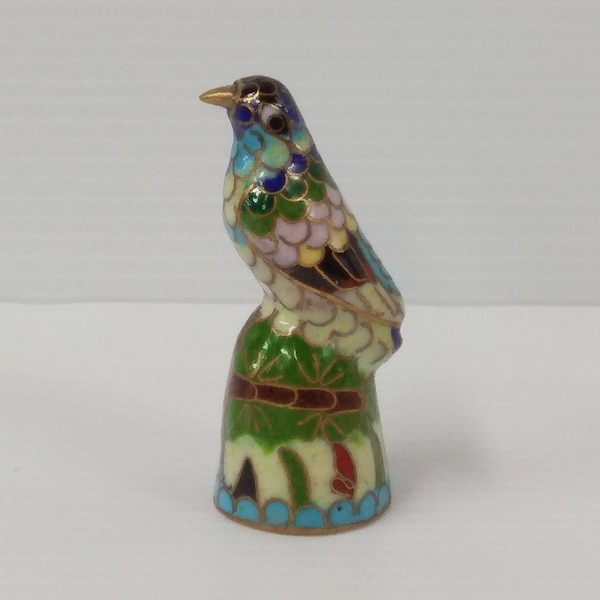 Vintage Chinese Cloisonne Bird Statue, handgeschilderde miniatuur vogel beeldje ornament, verguld emaille kleurrijke vogel vingerhoed