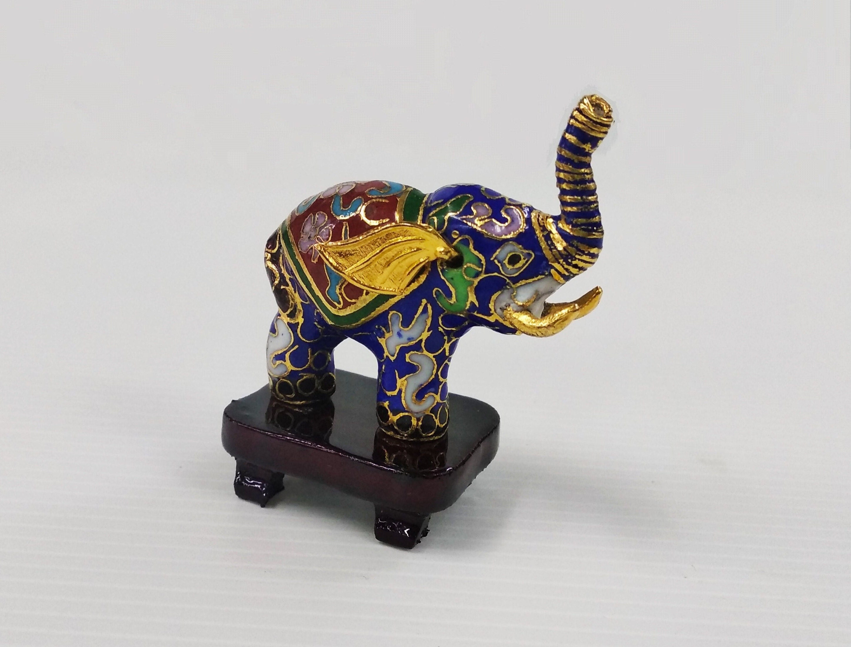 Amazon.com: VOSAREA Elephant Resin Sculpture Blue and White