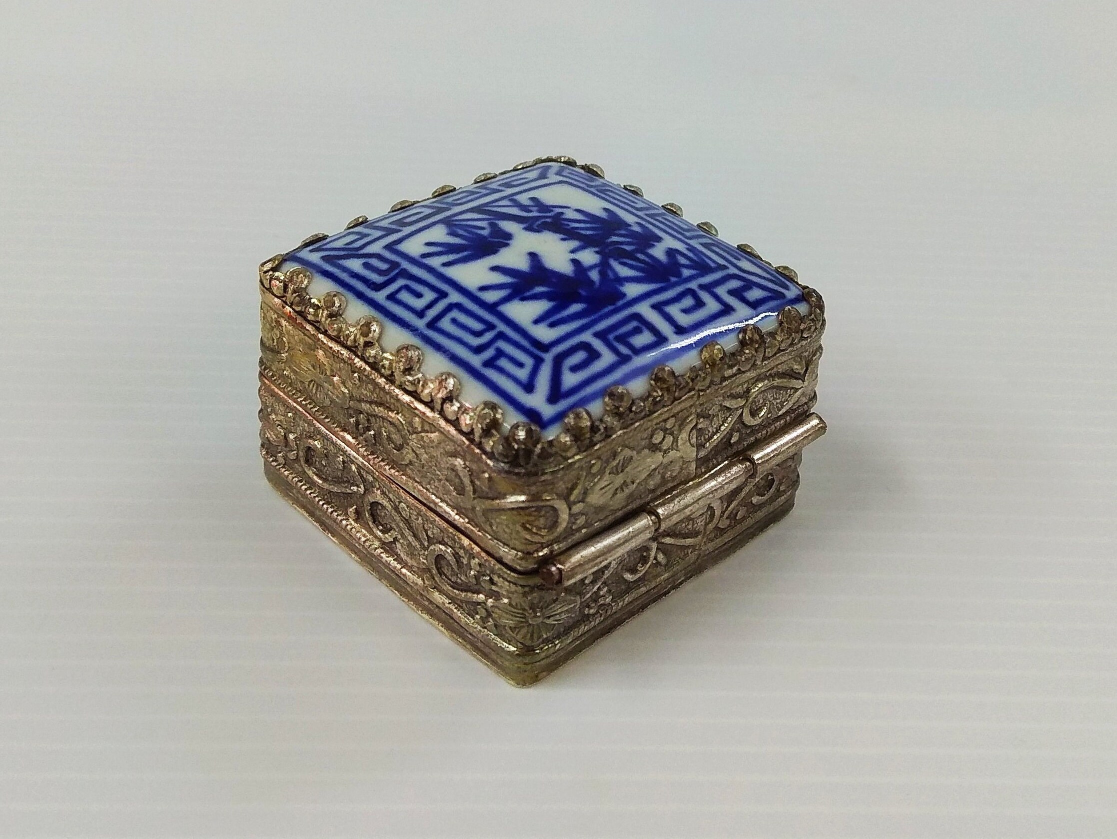 Vintage Chinese Silver-plated Square Mini Trinket Box Vintage Chinese Silver-plated Square Mini Trinket Box