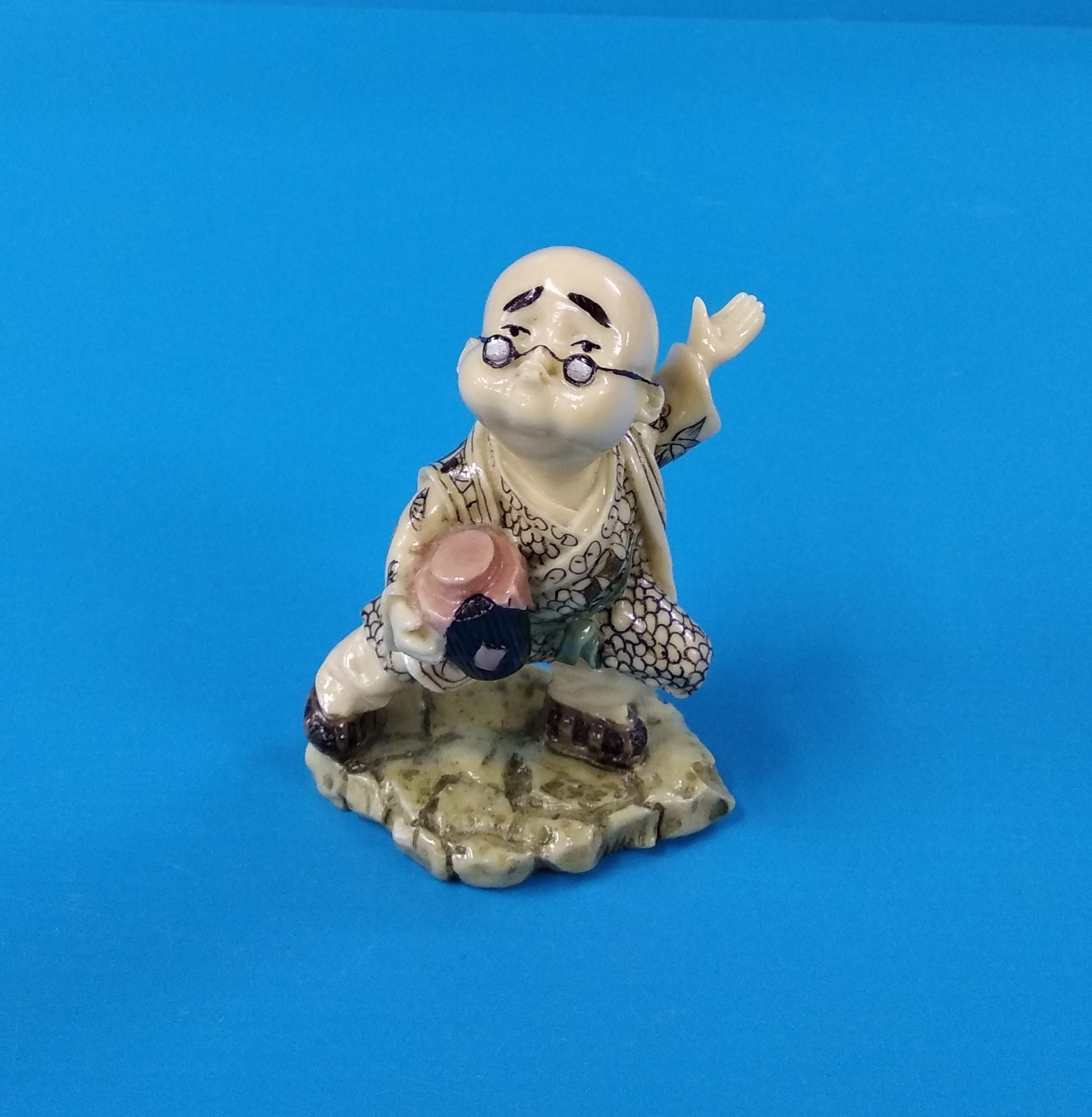 ヴィンテージ 骨樹脂 カンフー 禿げ頭 少年 僧侶 像 置物、手彫り 中国