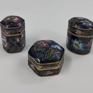 Vintage Chinese Cloisonne Copper Enamel Dark Blue Jewelry Ring Trinket Box, Hand-painted Floral Oval Hexagon Shaped Small Snuff Covered Box