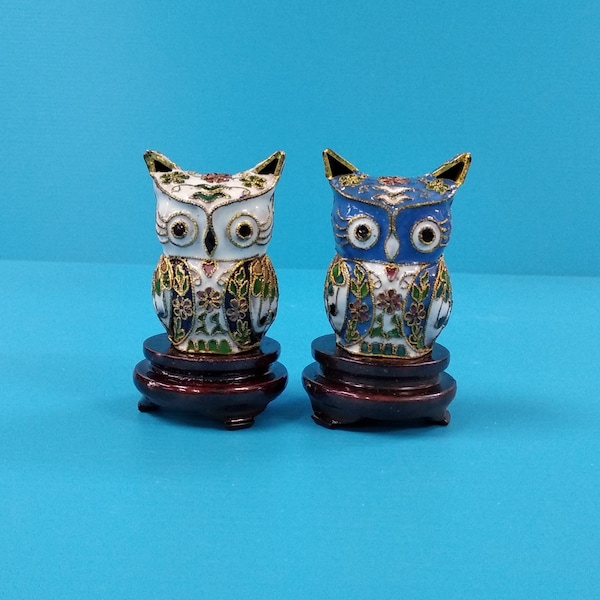 Vintage Chinois Cloisonne Mini Owl Figurine, Cuivre Plaqué Or Émail Bleu Clair Blanc Hibou Statue, Oiseau Asiatique Oiseau Hibou Petite Sculpture d’Art