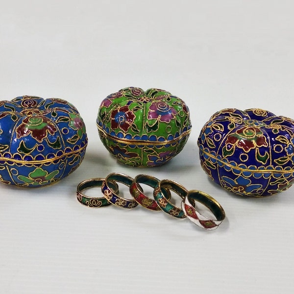 vintage chinois cloisonné petite boîte de citrouille, boîte cadeau à bague en cuivre plaqué or, mini pot de citrouille floral émaillé bleu vert peint à la main