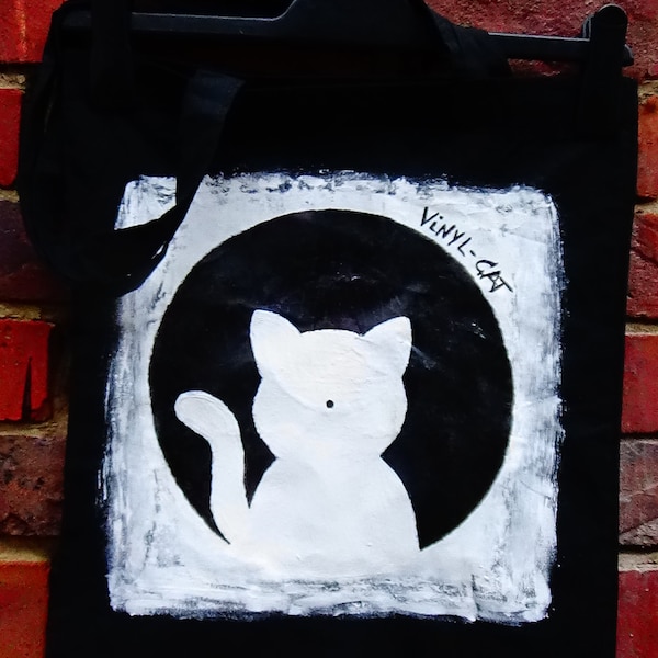 Hand-painted vinyl cat carrier bags in black and white by the magical artist Mys Terios from Missing Link Darmstadt