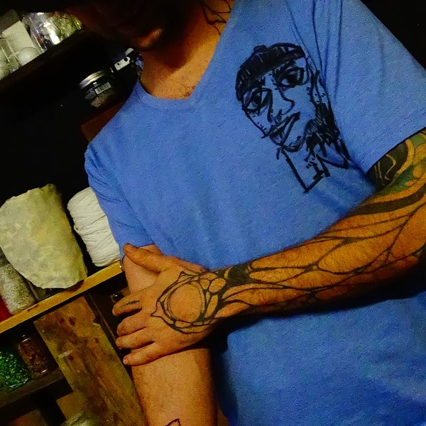 from Missing Link Darmstadt, a second-hand blue T'shirt in size L, hand-painted by our magical Willy