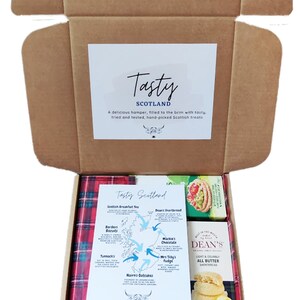Scottish Food Hamper: Luxury Gift Box With Tea, Shortbread & Fudge ...