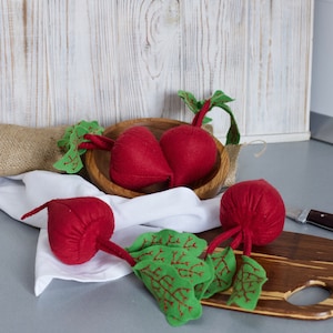 Beetroot play food (felt food, vegetables, pretend play kids kitchen, plush toy, cooking toys, doll fake food, farmers market for baby)