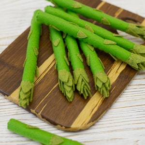 Asparagus play food (felt food, vegetables, fruit, pretend play kids kitchen, plush toy, cooking toys, fake food, farmers market for baby)