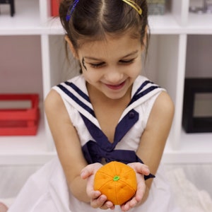 Mandarin / Tangerine orange citrus felt pretend play food, fruits vegetables set, kids kitchen, plush toy for toddler, photo prop image 3