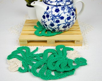 Trendy Crochet monstera coaster Set of 4 monstera leaves Eye-catching table decor