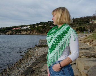 Châle bandana au crochet Châle triangulaire à col roulé et franges bohèmes - Prêt-à-partir