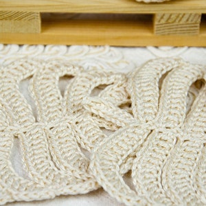 Trendy Crochet monstera coaster Set of 4 monstera leaves Eye-catching table decor image 4