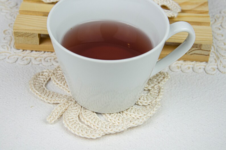 Trendy Crochet monstera coaster Set of 4 monstera leaves Eye-catching table decor image 6