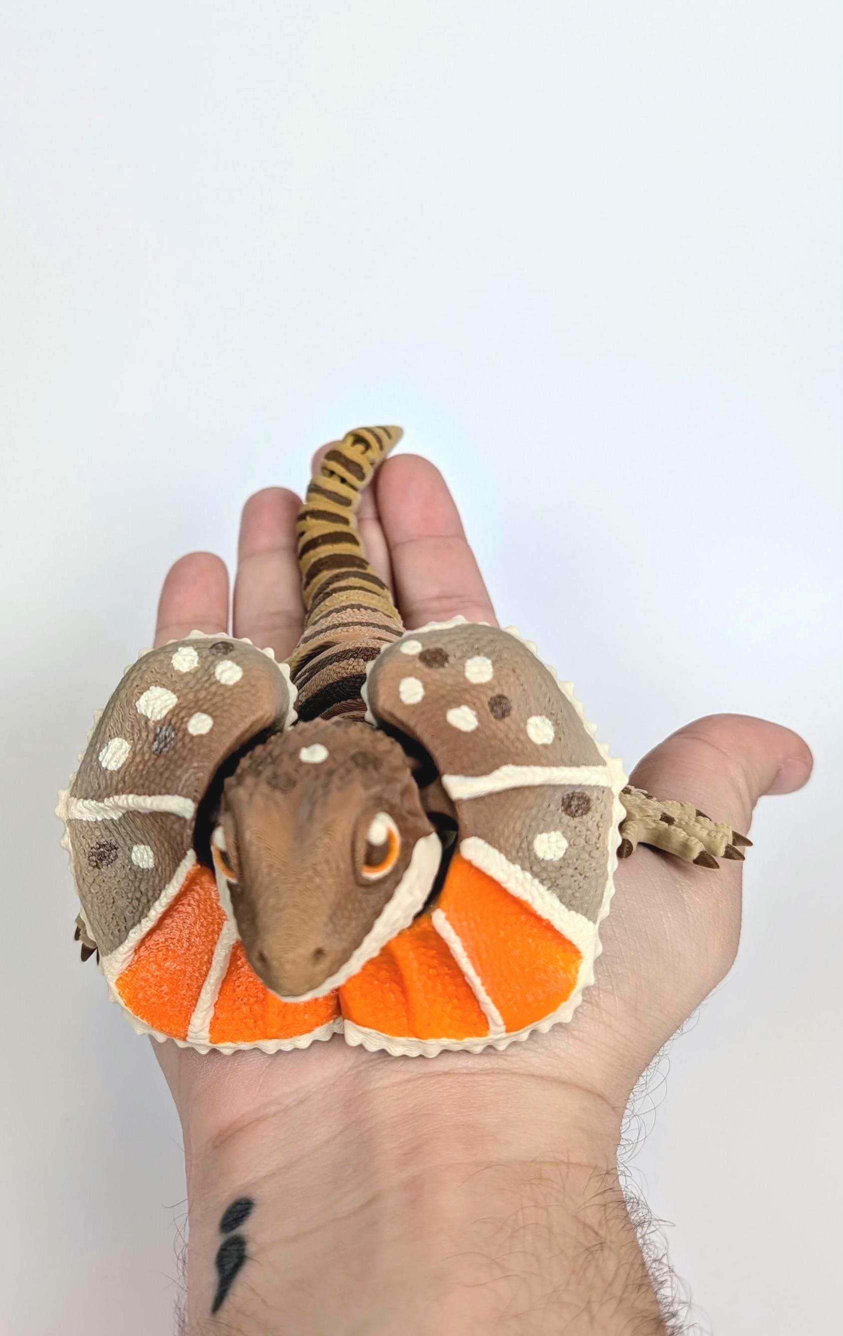 3D Printed Frilled Neck Lizard, Articulated Frill Dragon, Poseable