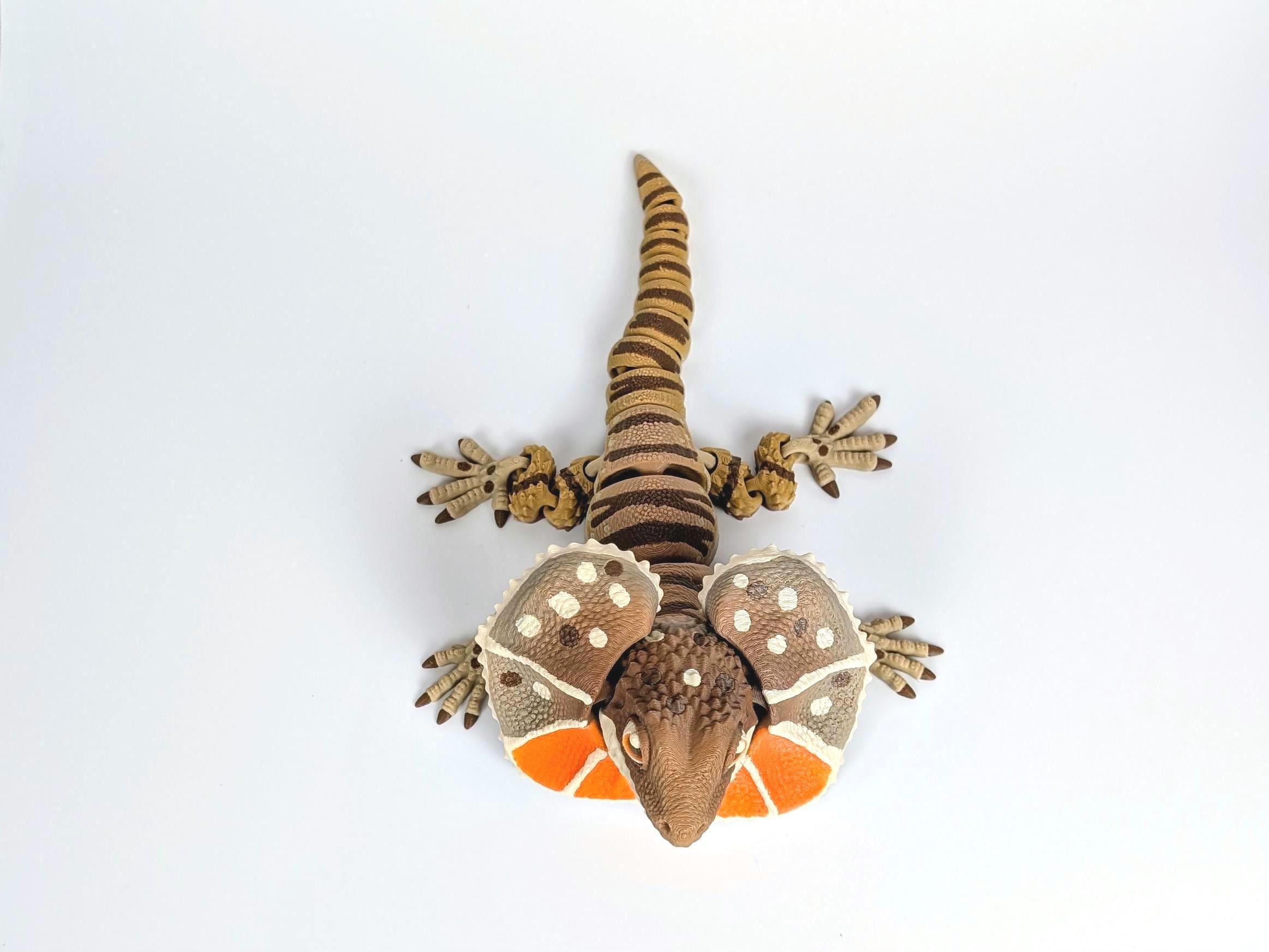 3D Printed Frilled Neck Lizard, Articulated Frill Dragon, Poseable