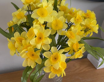 Artificial Mini Daffodils Narcissus Flowers x 4  Bunches  24 Stems 72 Heads Spring Flowers Easter Crafts Free Postage