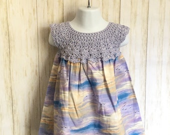 Vestido de ganchillo para niña pequeña: Estampado de playa en algodón con gaviotas (12-24 meses)