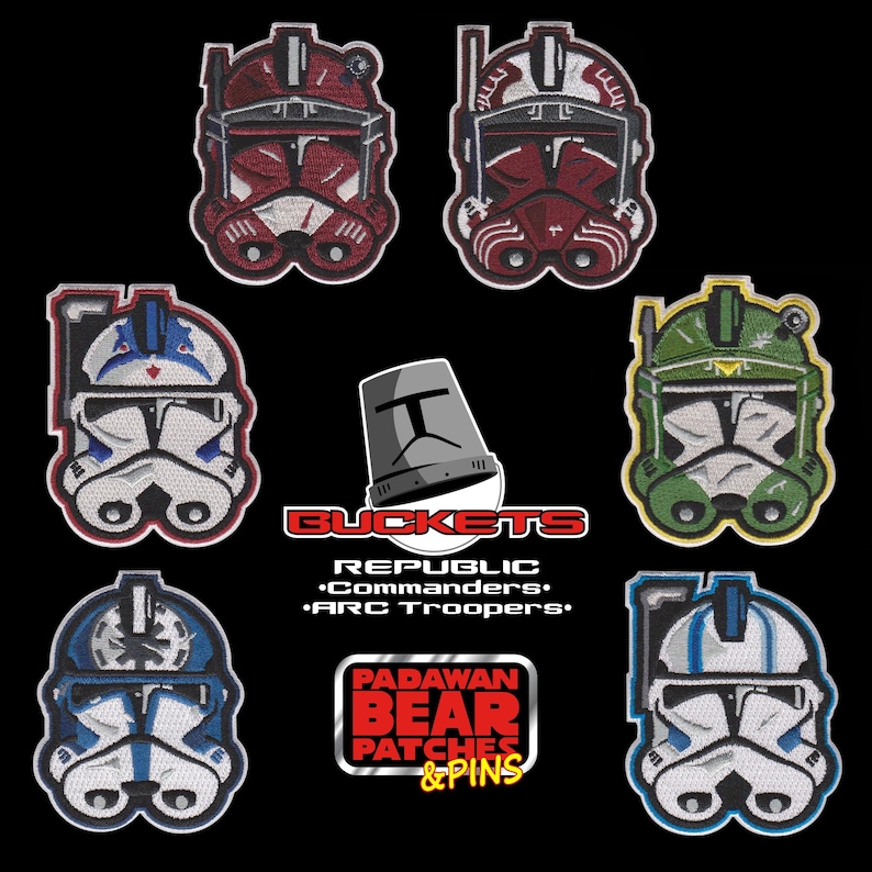 Puede incluir: Parches bordados con cascos de Clone Trooper en varios colores, incluyendo rojo, verde y azul, con detalles en blanco y negro. Los parches est&aacute;n dispuestos sobre un fondo negro, con los textos "BUCKETS" y "PADAWAN BEAR PATCHES & PINS."