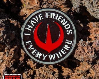 STAR WARS: Pin de esmalte duro de Andor "Tengo amigos en todas partes" en el reverso de la tarjeta