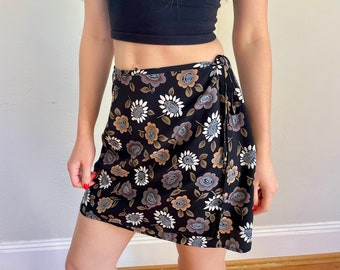 90s dark daisy mini wrap skirt (small)