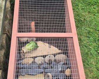 large tortoise run with hide 60'' long  x 19'' wide  x 10''high